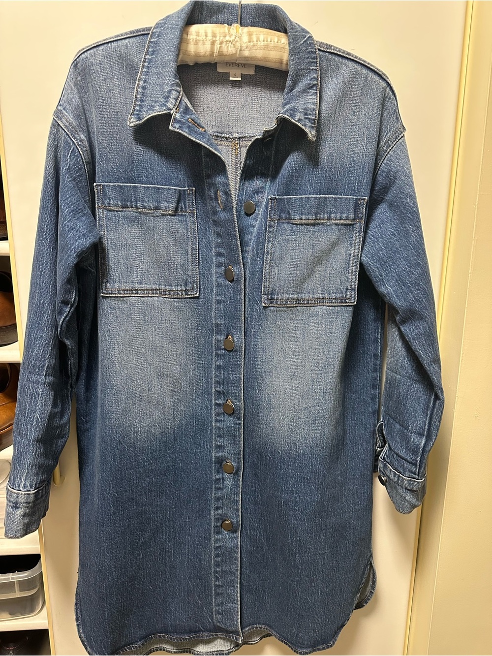 Evereve Women's Blue Denim Shirt Jacket
